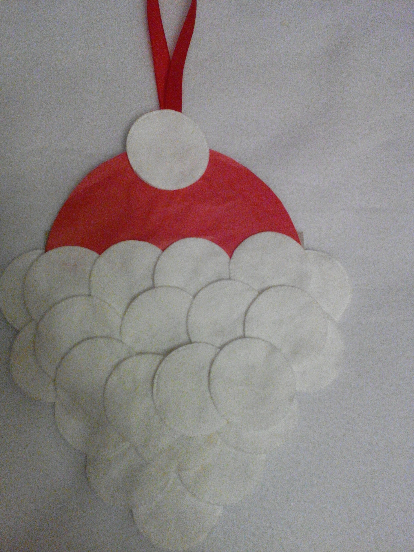 Дед Мороз из ватных дисков поделка с ребенком