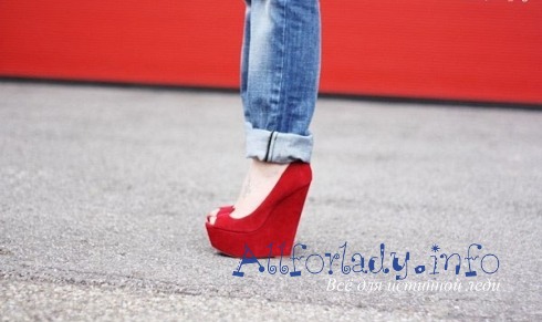 Красные туфли с джинсами