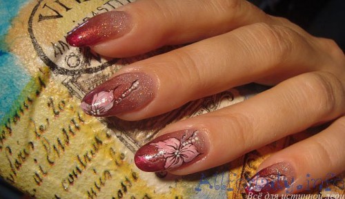 Дизайн нарощенных ногтей «Цветы»