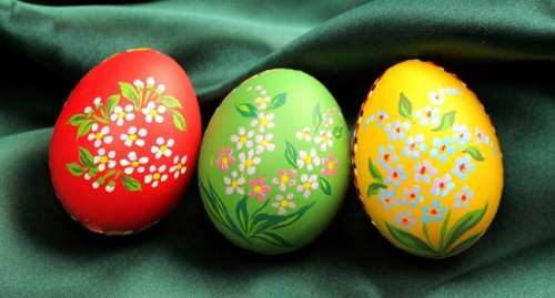 Роспись акварельными красками пасхальных яиц
