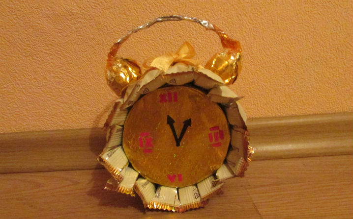 часы из конфет