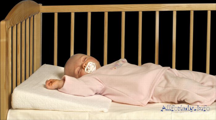Как выбрать правильную ортопедическую подушку для новорожденного ребенка